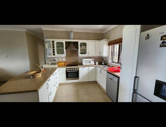 3 BEDROOM APARTMENT FOR SALE IN UMKOMAAS
